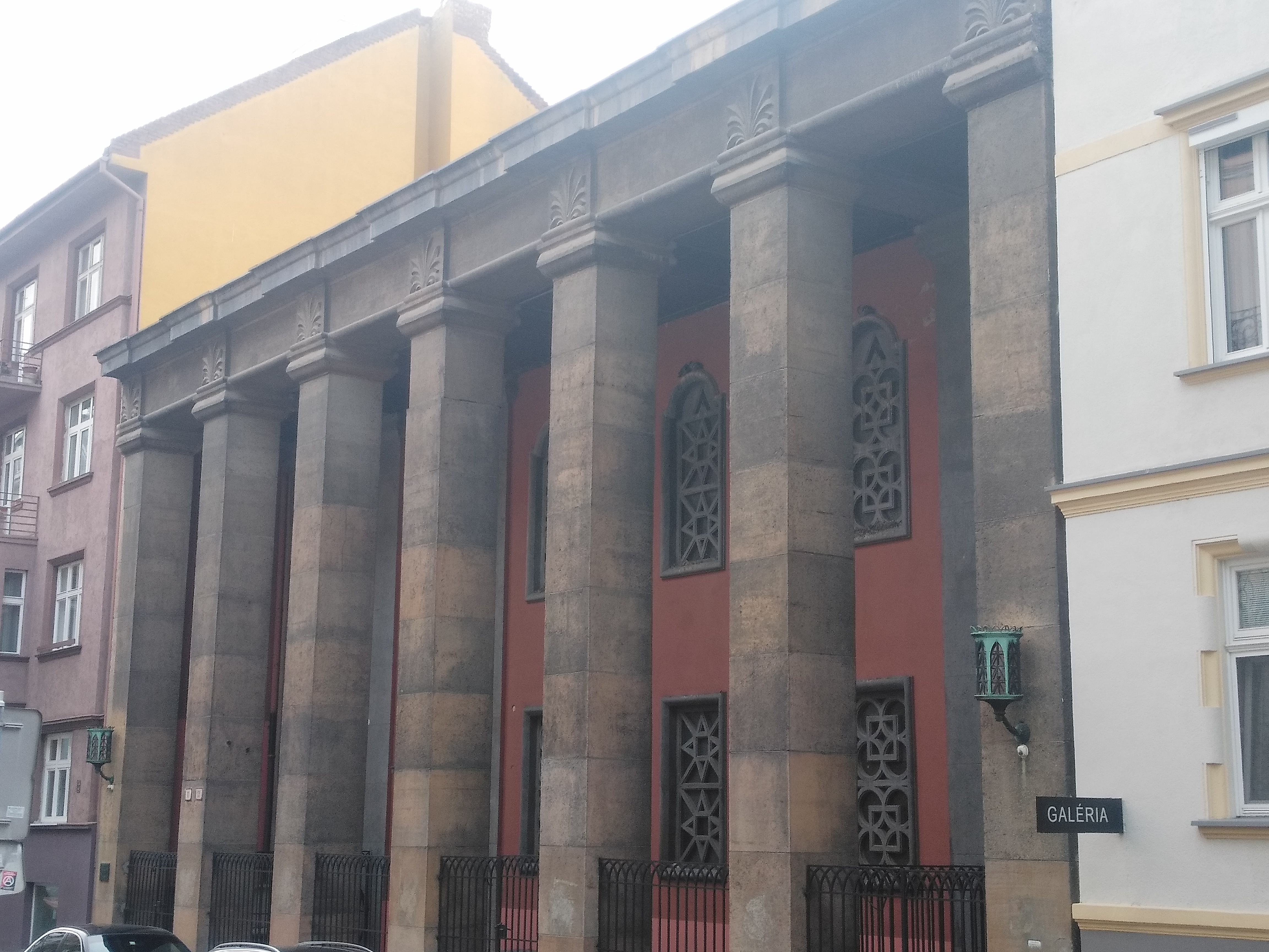 Колоннада синагоги в Братиславе