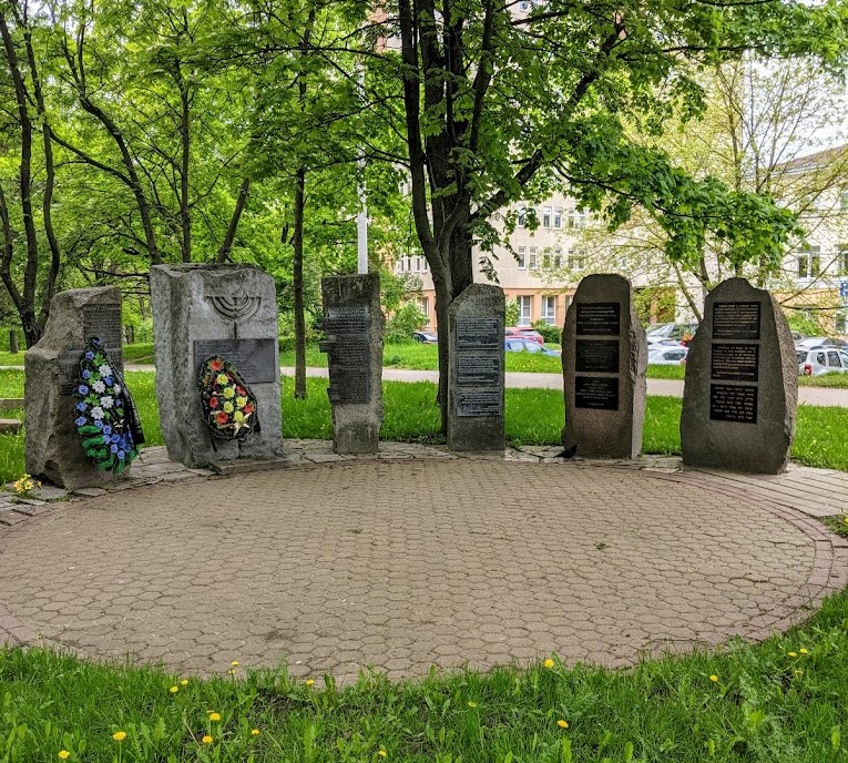Памятник убитым евреям из Германии и Чехии. Минск, Еврейский мемориальный парк