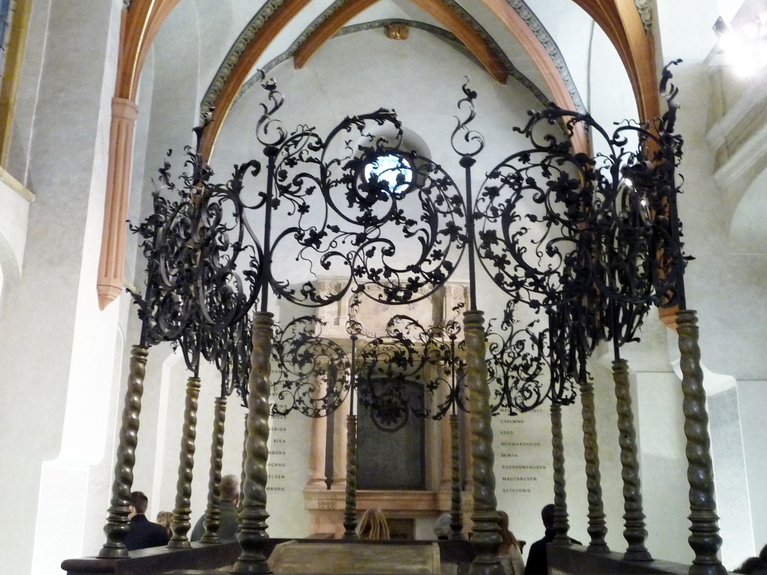 Обрамление бимы, Пинксова синагога Праги