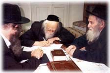 הרב יוסף שלו' אלישיב זצ"ל חותם על מכתב פניה של הרב יצחק זילבר