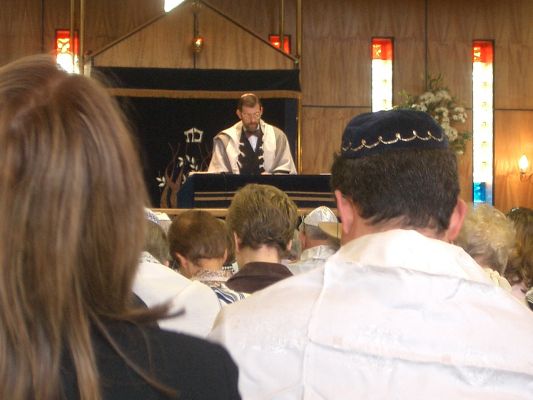 Молитва в реформистской синагоге. Женщины и мужчины вместе