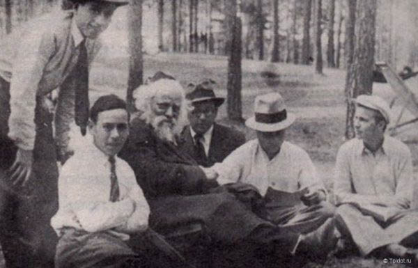   Неизвестный автор  — Рав Барух-Бер Лейбович с учениками в Каменец