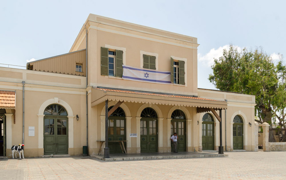  Александр Гринвальд  — «Митхам а-тахана» - старая железнодорожная станция в Тель-Авиве