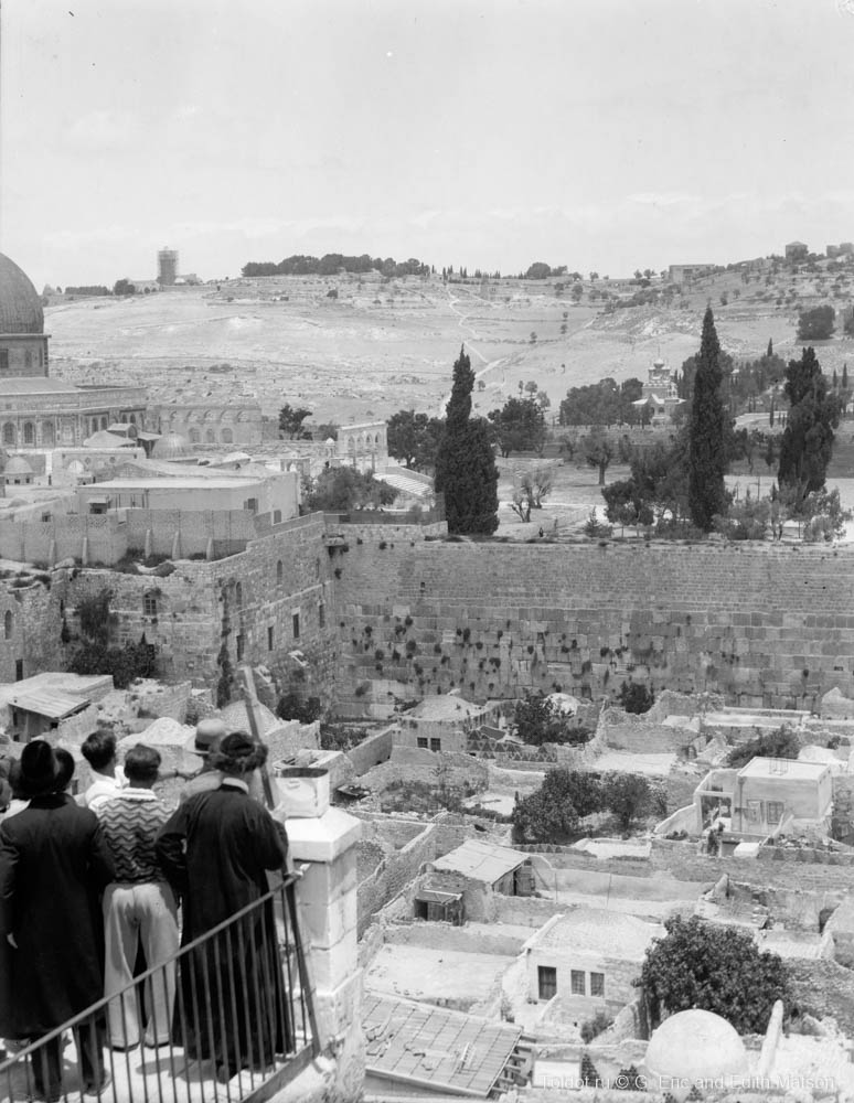  Неизвестный автор  — Евреи у Стены Плача в Иерусалиме
