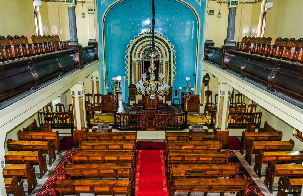  Эммануель Диан  — Большая синагога города Плоешть, Румыния
