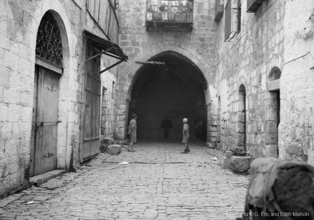   Неизвестный автор  — Между еврейским и арабским кварталом. Старый город
