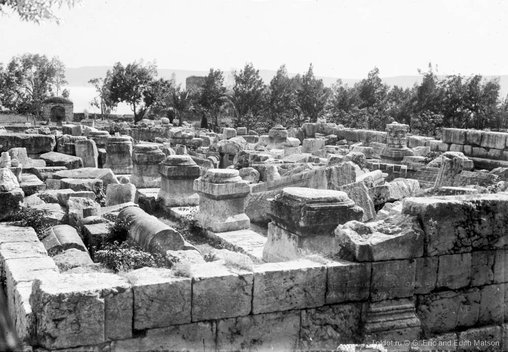   Неизвестный автор  — Руины синагоги