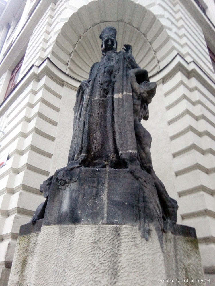  Михаил Френкель  — Прага. Памятник Мааралю