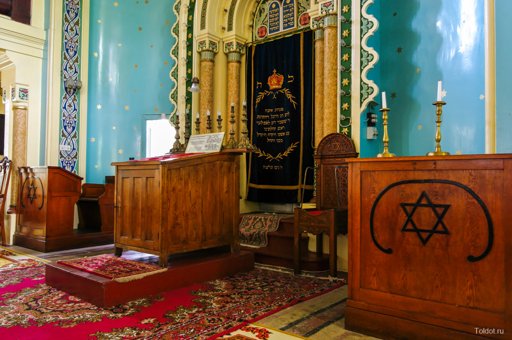  Эммануель Диан  — Большая синагога города Плоешть, Румыния