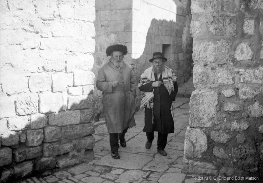  Неизвестный автор  — Двое евреев в Старом городе