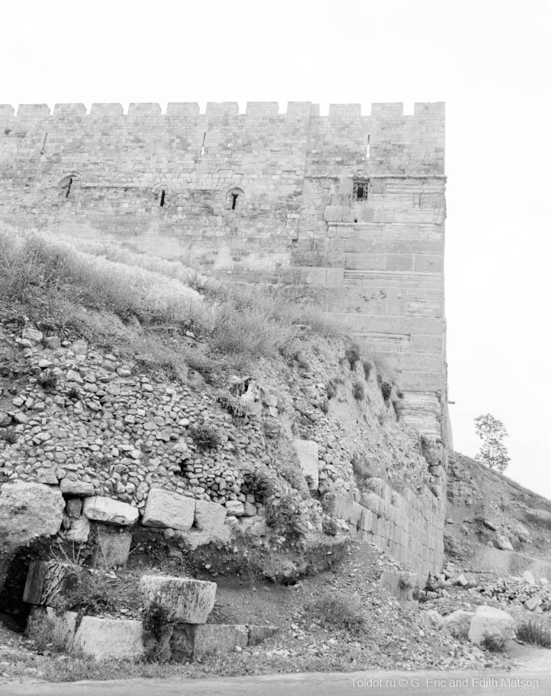   Неизвестный автор  — Угол городской стены в Иерусалиме