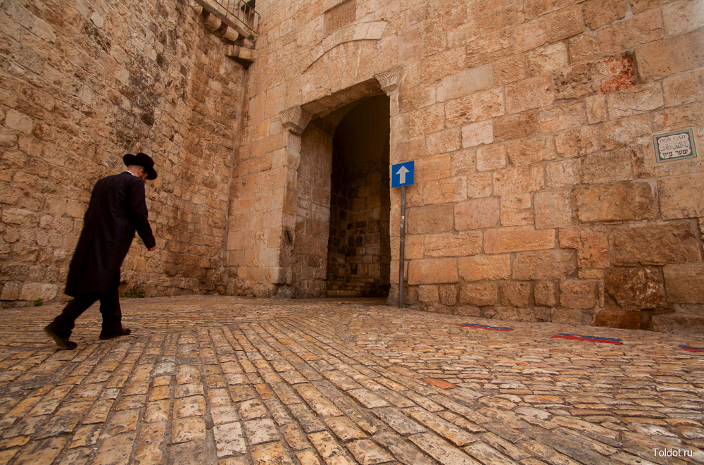   Израильское министерство туризма  — Сионские ворота. Старый город. Иерусалим