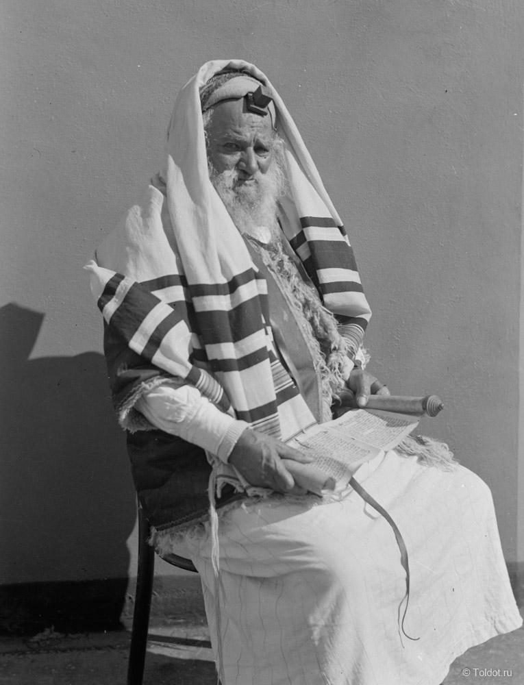   Неизвестный автор  — Йеменский еврей со Свитком Эстер