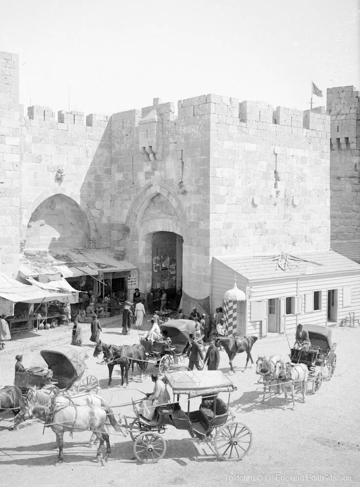   Неизвестный автор  — У Яффских ворот в Старом городе