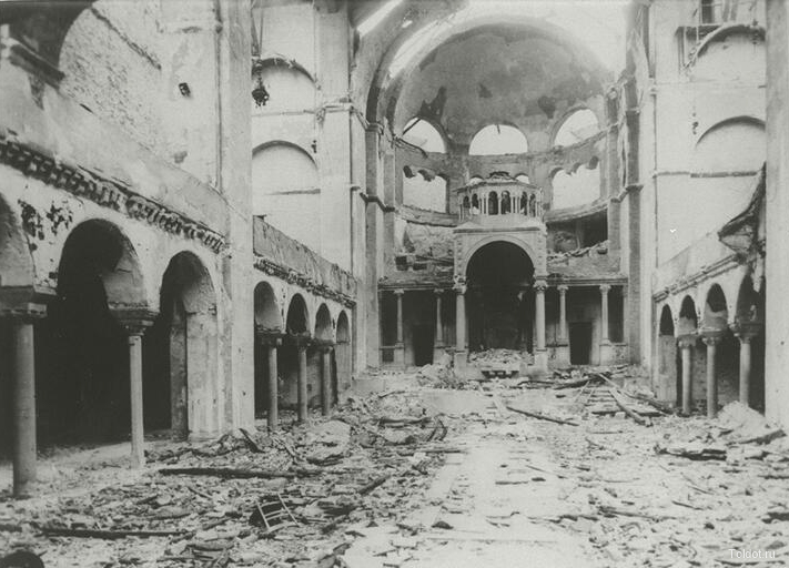   Неизвестный автор  — Разрушенная синагога на Фазаненштрассе. Берлин