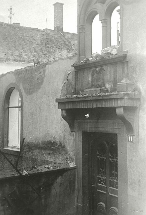  Неизвестный автор  — Часть разрушенной синагоги города Лёррах