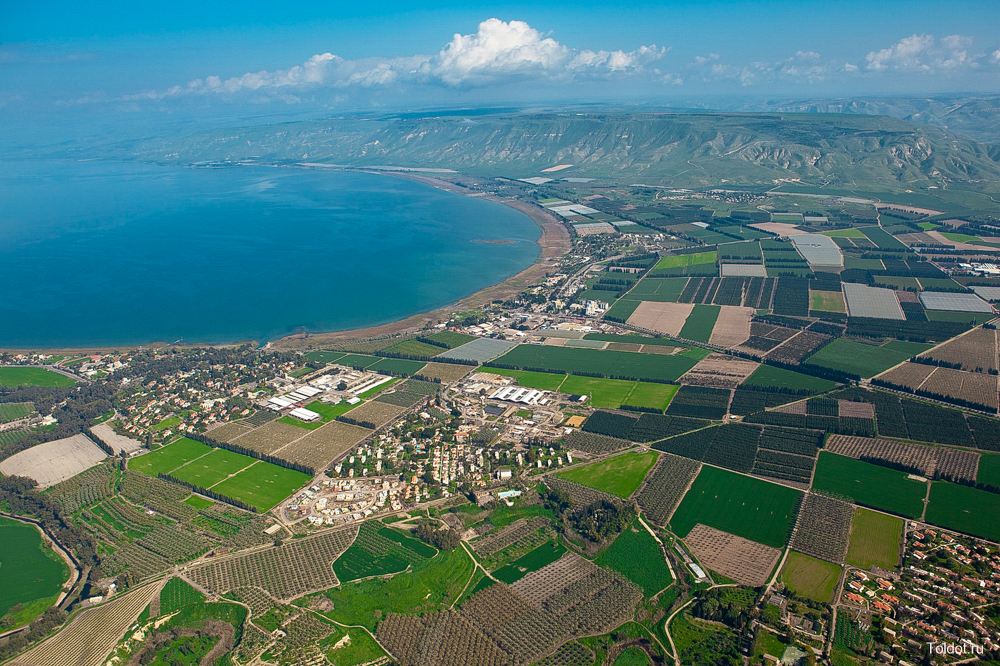   Израильское министерство туризма  — Вид южной части Галилейского моря. Аэросъемка
