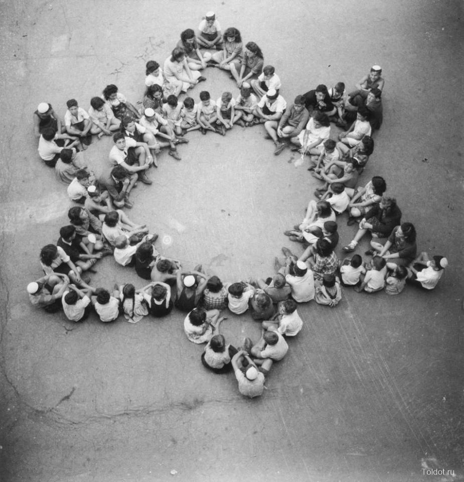   Неизвестный автор  — Освобожденные из Бухенвальда дети, 1946 год