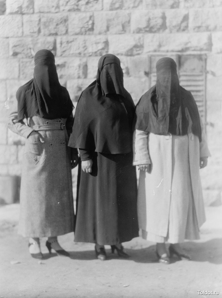   Неизвестный автор  — Три арабские женщины