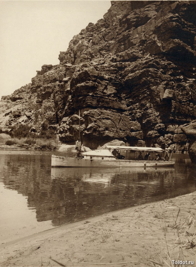   Неизвестный автор  — Лодка в устье реки Арнон
