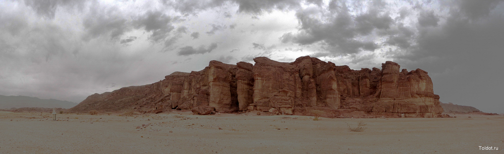 Соломоновы столбы в долине Тимна, где находились древние медные копи