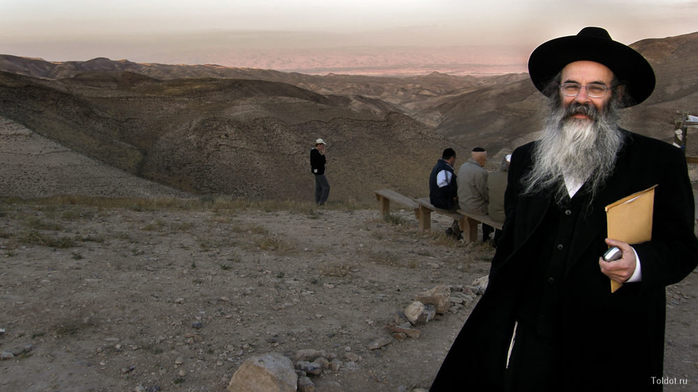  Йеуда-Лейб Аврех  — Рав Бенцион Зильбер в Йеудейской пустыне