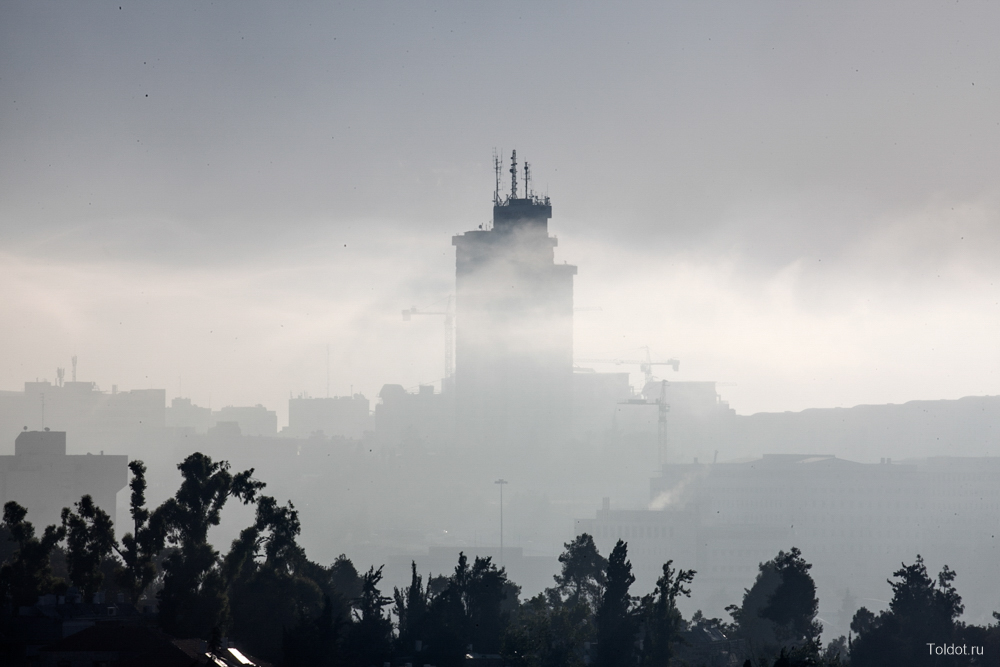  Зеев Баркан  — Отель Краун Плаза. Иерусалим. Туман