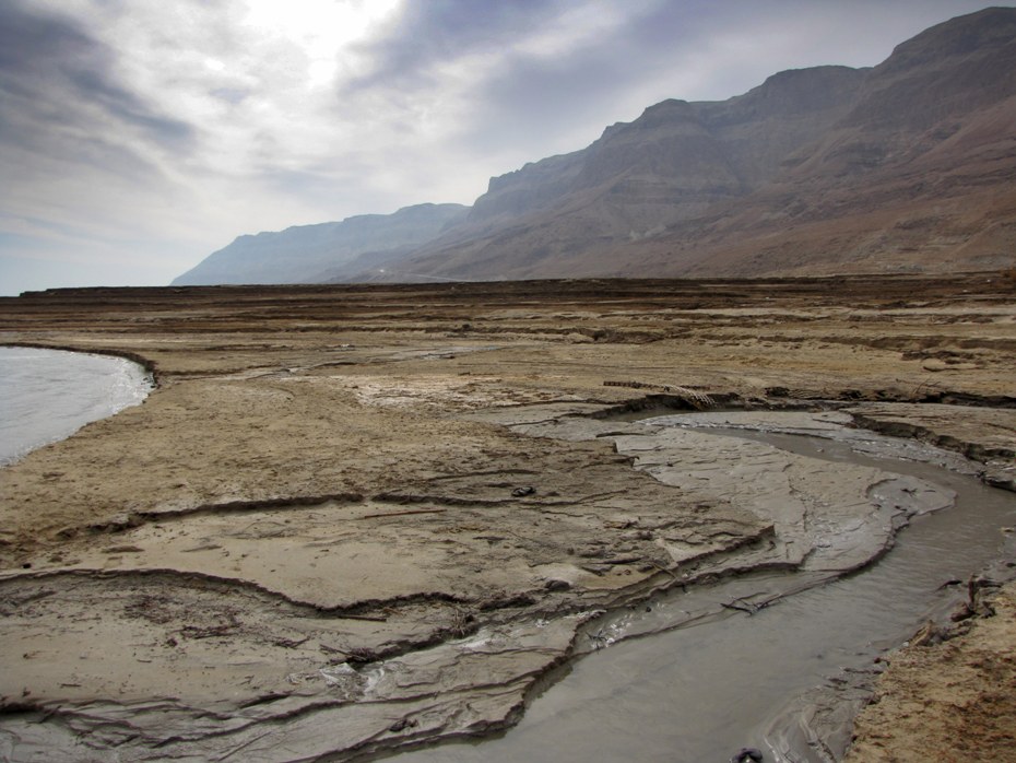 Мертвое море в пасмурную погоду