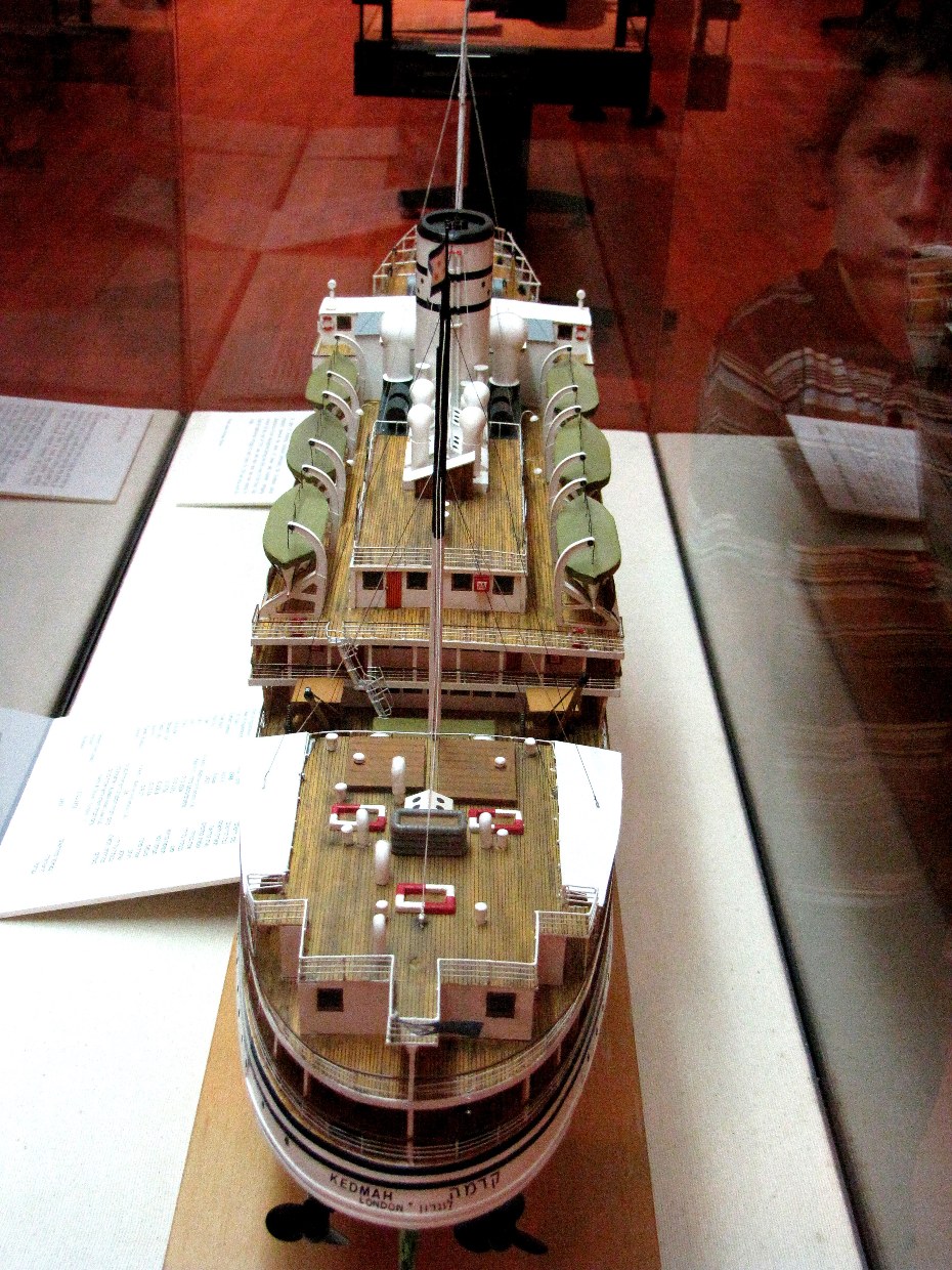 Макет современного корабля в морском музеи Хайфы